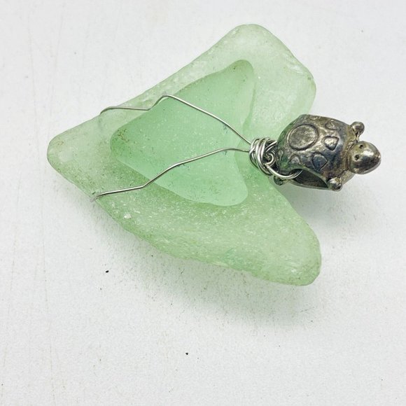 Green Stone Double Heart Pendant Silver Tone Turtle Bale Love Valentine Friend - Picture 2 of 6